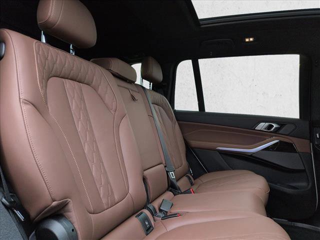 Used 2024 BMW X7 M60i image 22