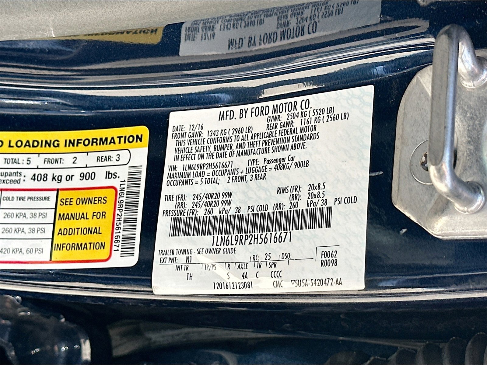 Used 2017 Lincoln Continental Reserve image 33