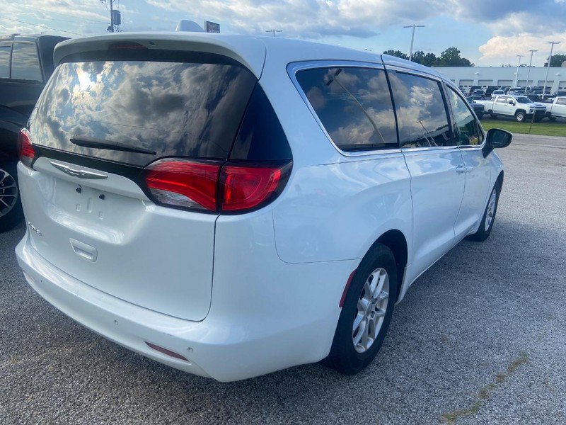Used 2017 Chrysler Pacifica Touring FWD image 6