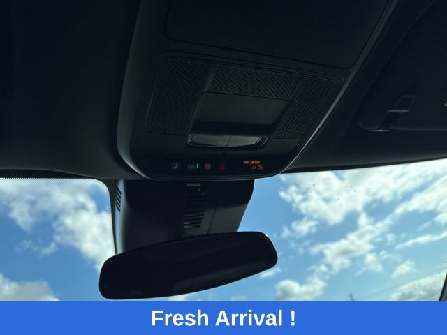 Used 2025 Chevrolet Traverse LT image 9