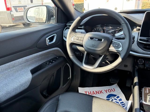 Used 2025 Jeep Compass Latitude w/ Sun & Sound Group image 30