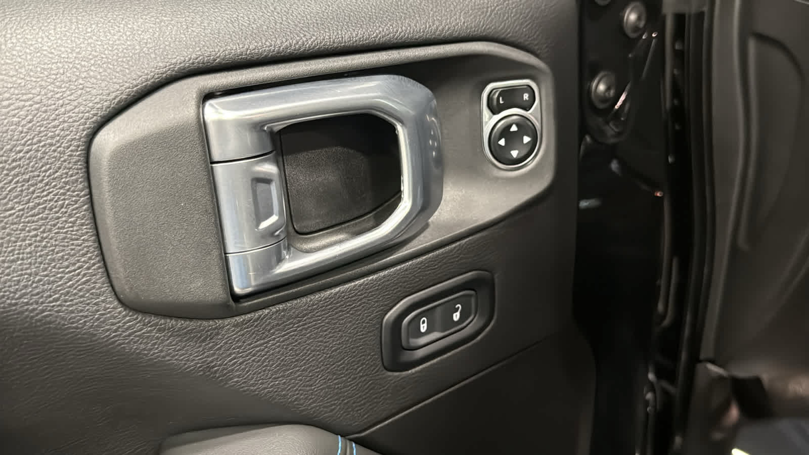 Used 2024 Jeep Wrangler High Altitude AWD/4WD image 22