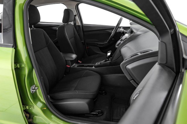 Used 2018 Ford Focus SE w/ SE Appearance Package image 31