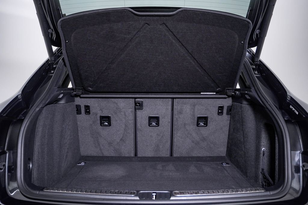 Certified 2025 Porsche Macan image 28