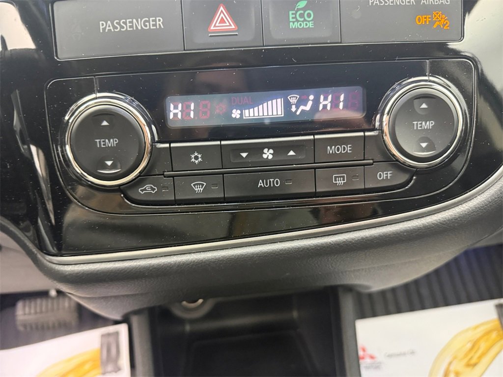 Used 2016 Mitsubishi Outlander GT image 31