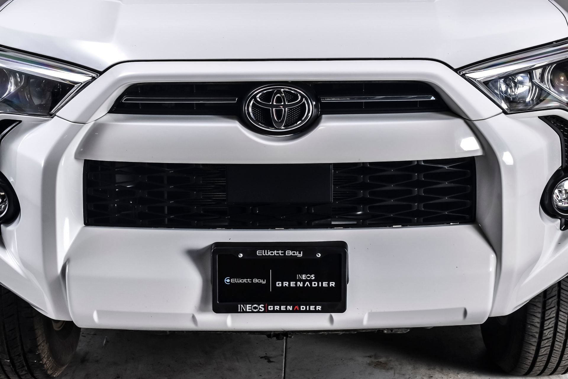 Used 2024 Toyota 4Runner SR5 AWD/4WD image 9