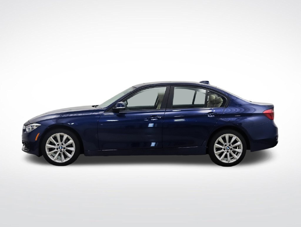 Used 2018 BMW 320i xDrive Sedan AWD/4WD image 2
