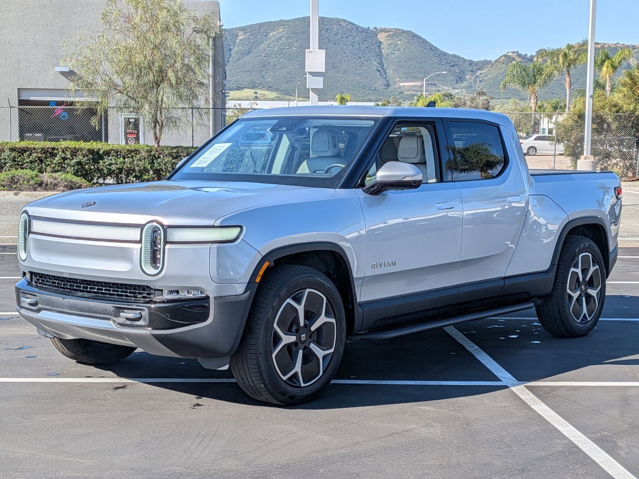 Used 2024 Rivian R1T Adventure image 3