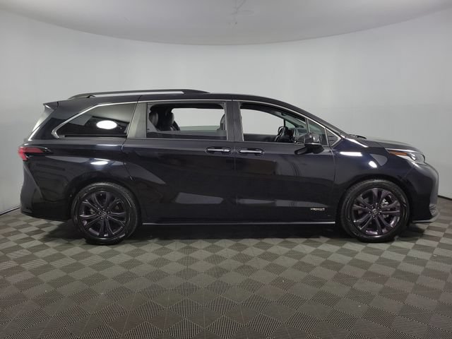 Used 2021 Toyota Sienna XSE w/ XSE Plus Package FWD image 10