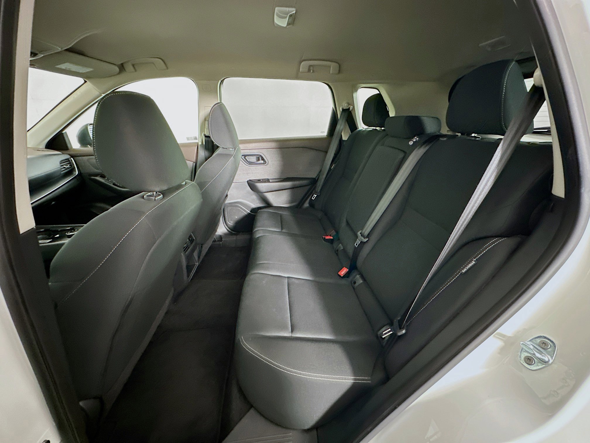 Used 2023 Nissan Rogue S image 29