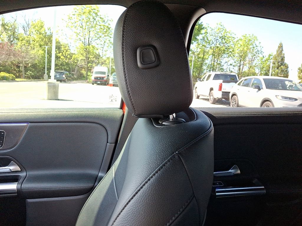 Used 2022 Mercedes-Benz GLA 250 4MATIC image 17