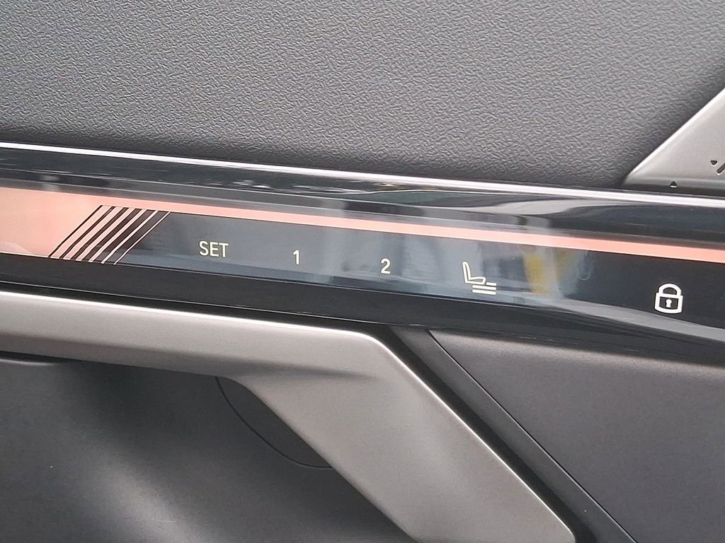 Used 2025 BMW i5 xDrive40 w/ Executive Package image 24