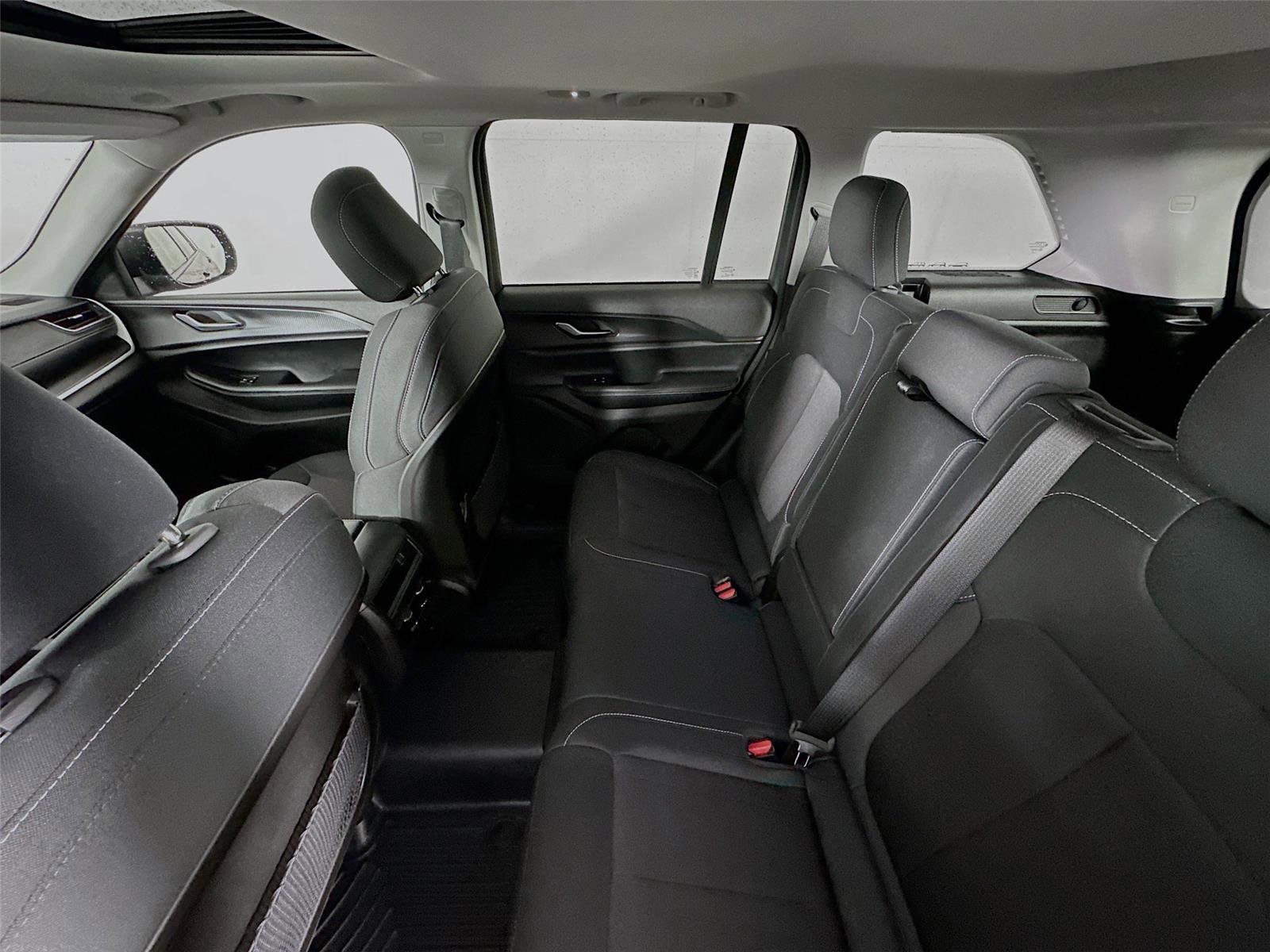 Used 2023 Jeep Grand Cherokee Laredo w/ Luxury Tech Group I image 11