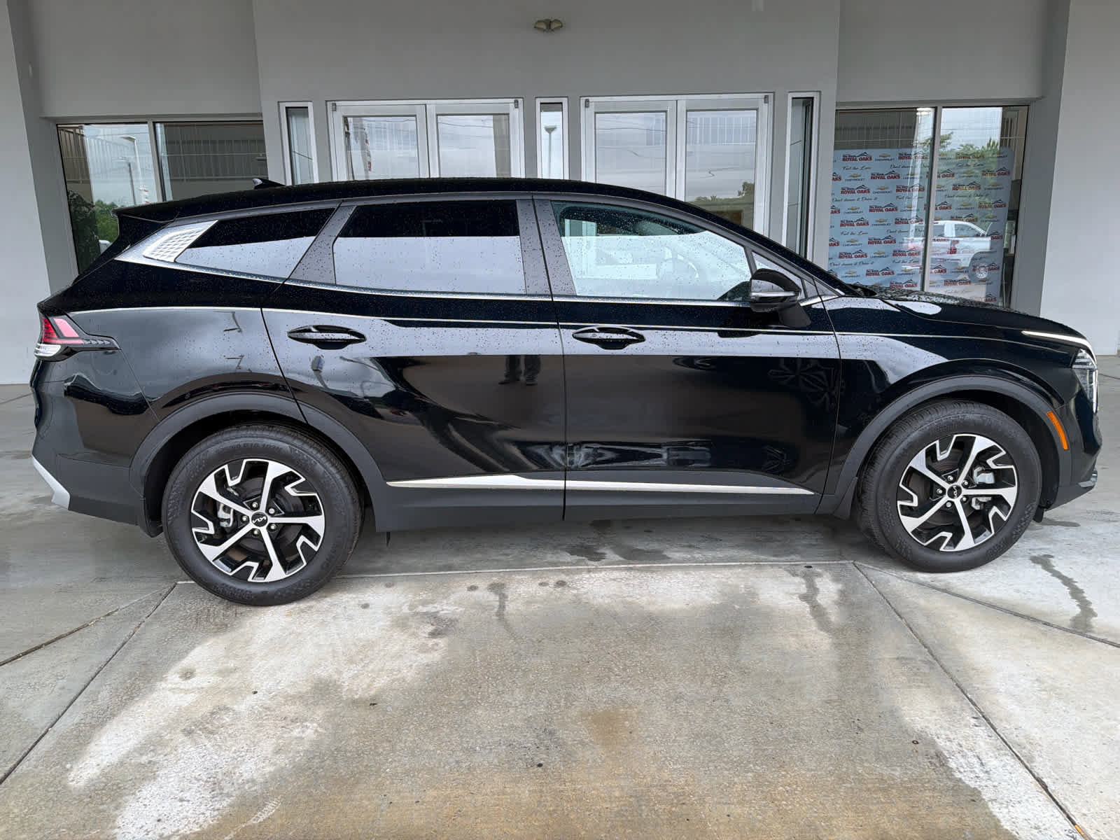Used 2025 Kia Sportage EX FWD image 7