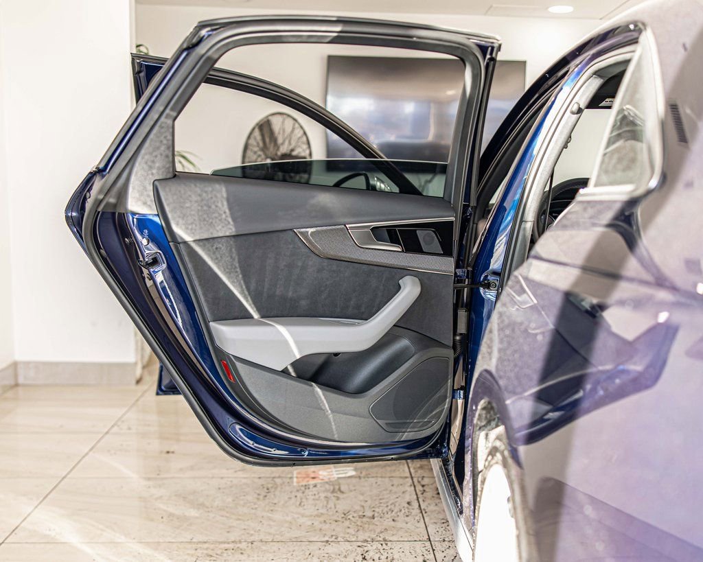 Used 2023 Audi S4 Premium w/ Convenience Package image 33