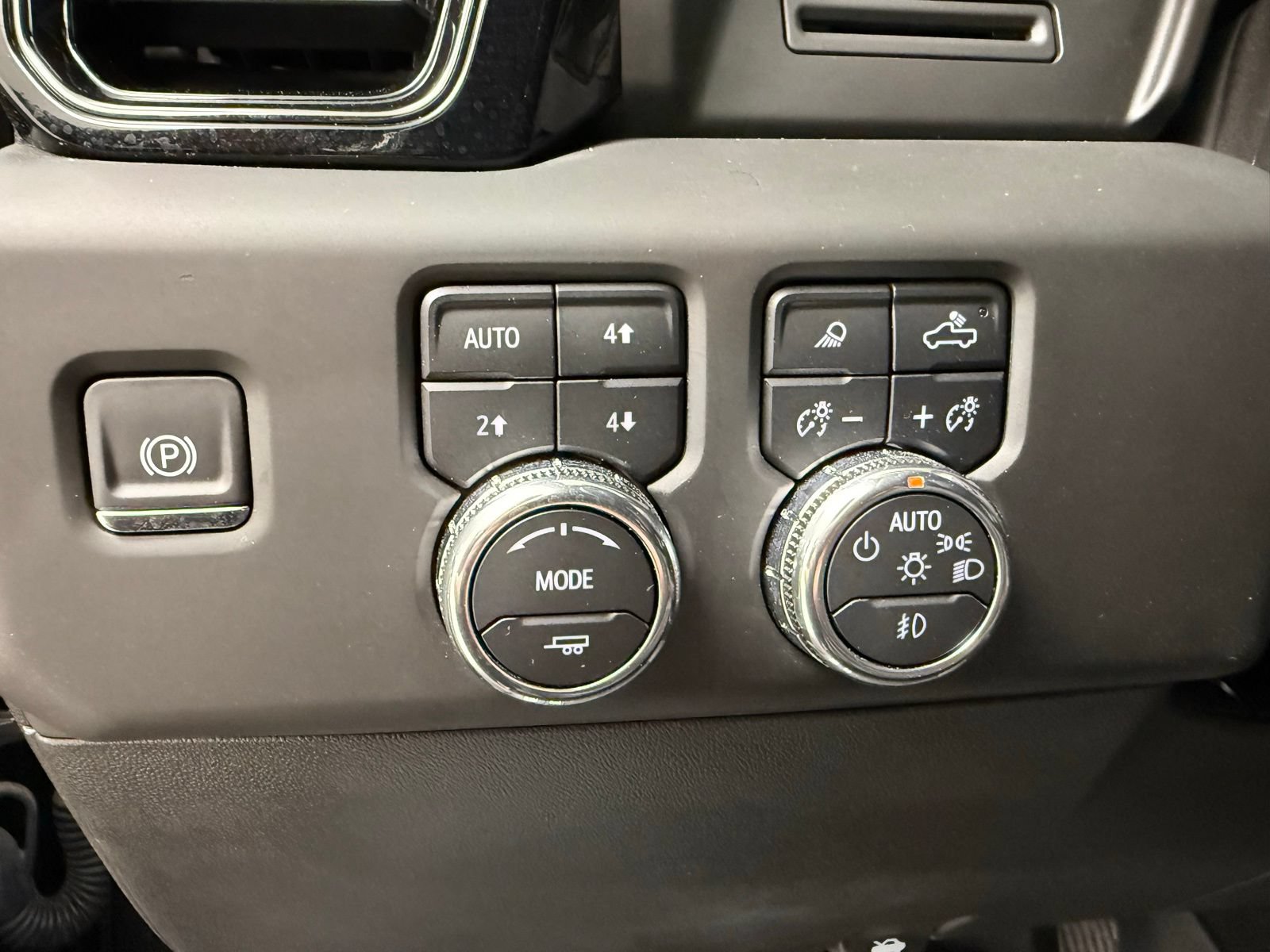 Used 2025 GMC Sierra 1500 AT4 AWD/4WD image 15