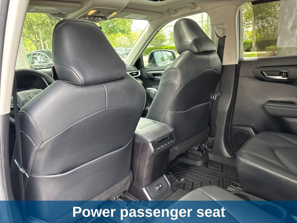 Used 2020 Toyota Highlander XLE FWD image 21