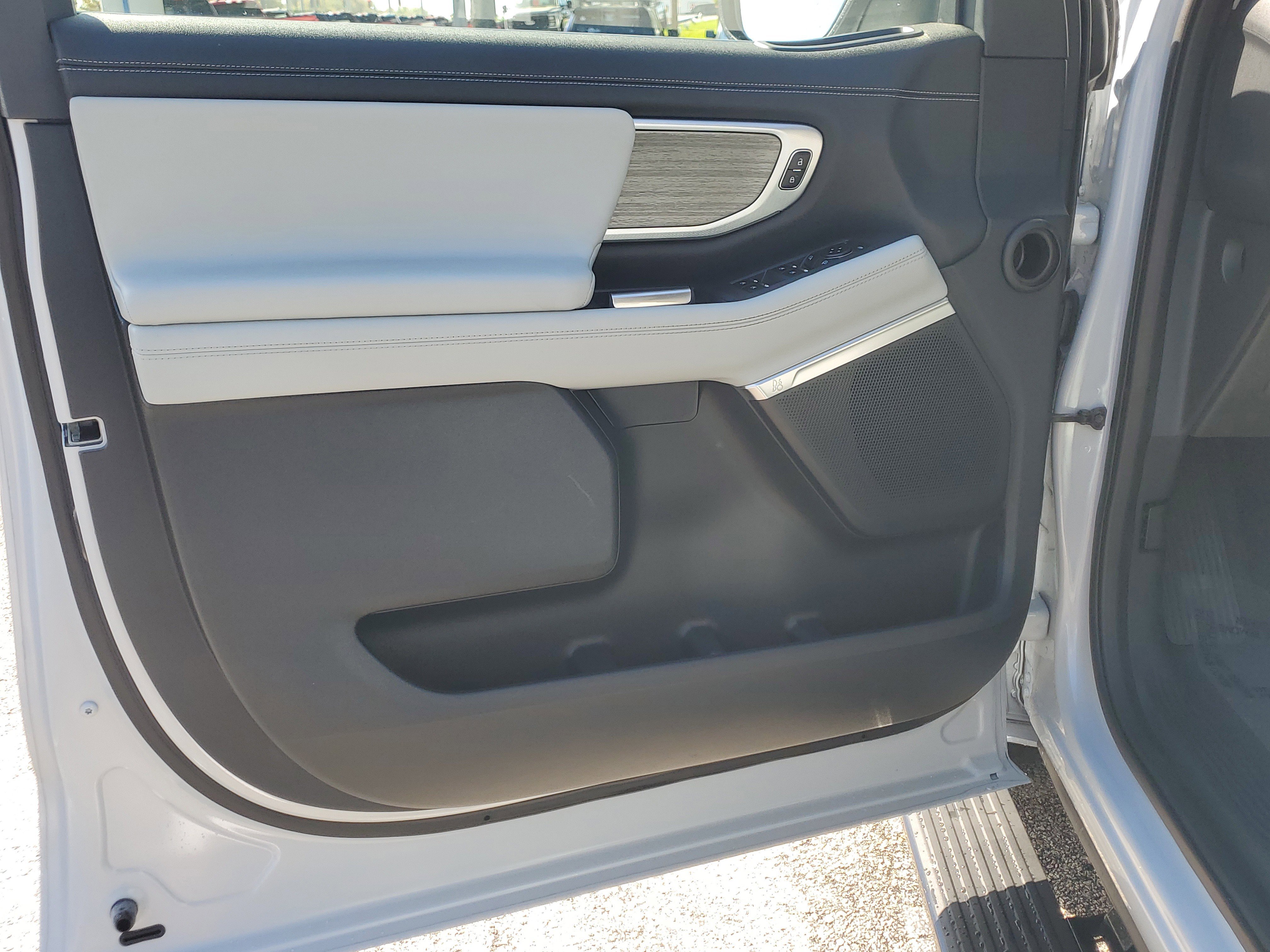 Certified 2025 Ford Expedition Platinum w/ Driver's Package image 19