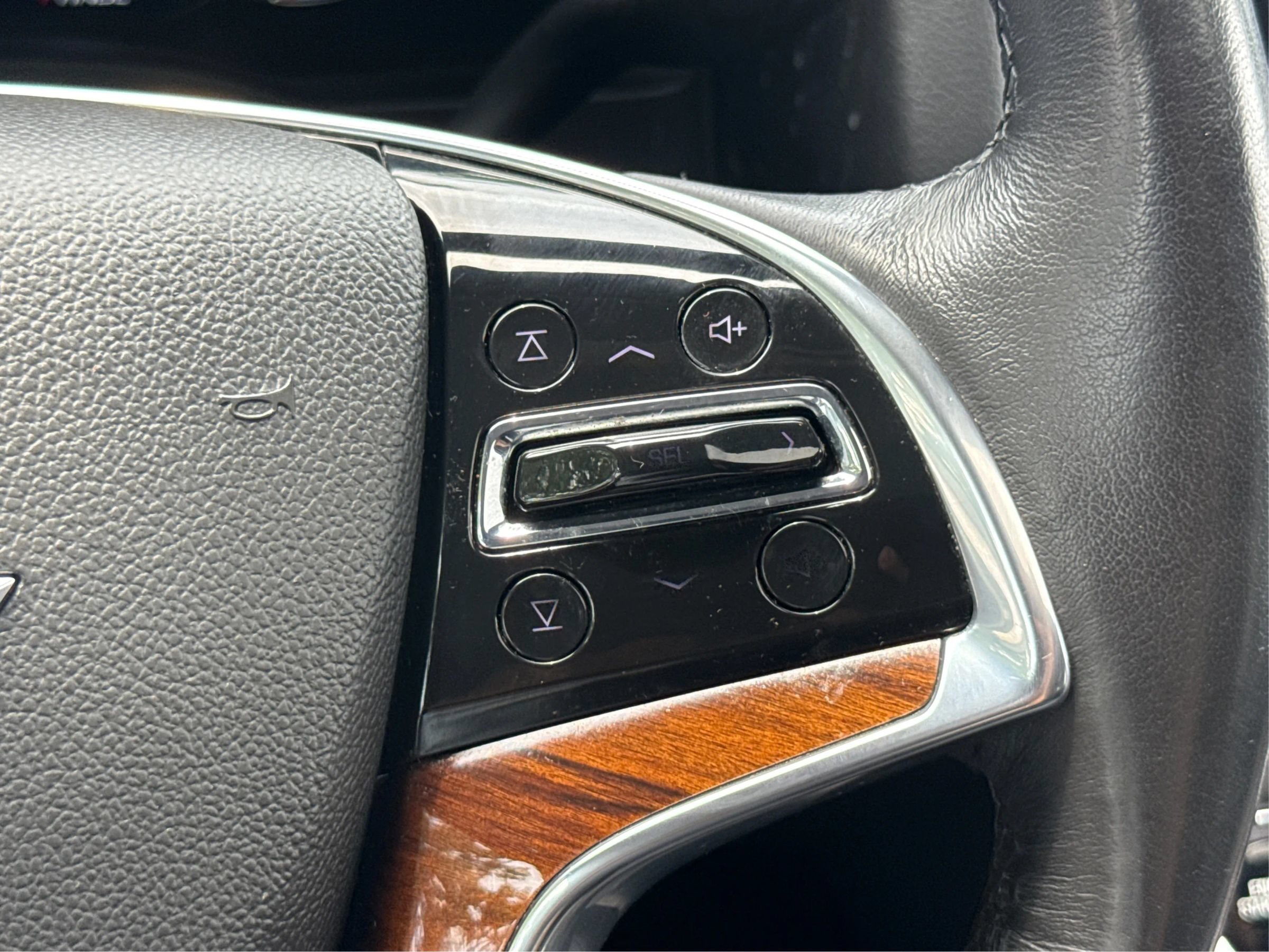 Used 2020 Cadillac Escalade Luxury AWD/4WD image 31