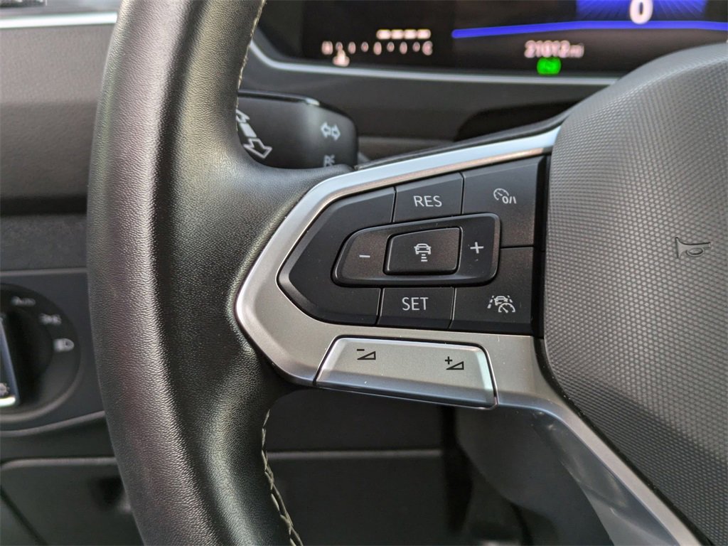 Used 2024 Volkswagen Tiguan SE image 19