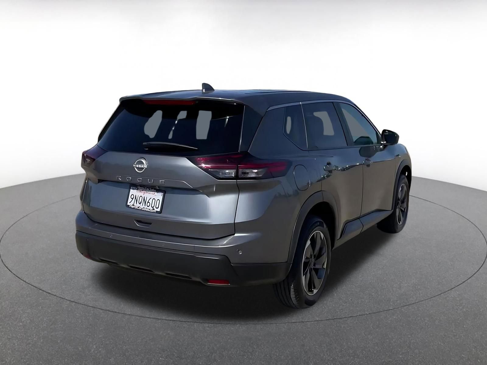 Used 2025 Nissan Rogue SV image 14