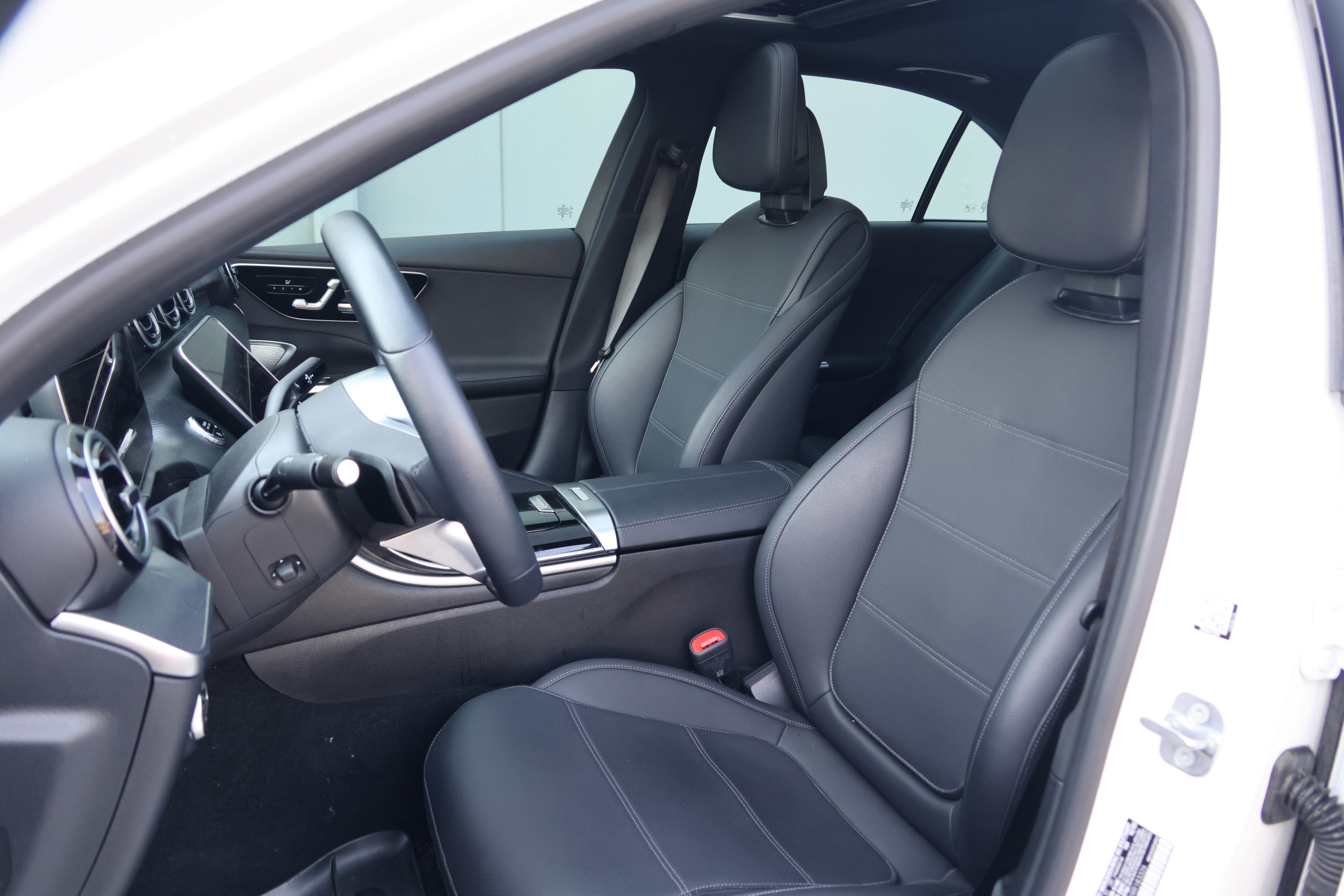 Used 2024 Mercedes-Benz C 300 4MATIC Sedan image 31