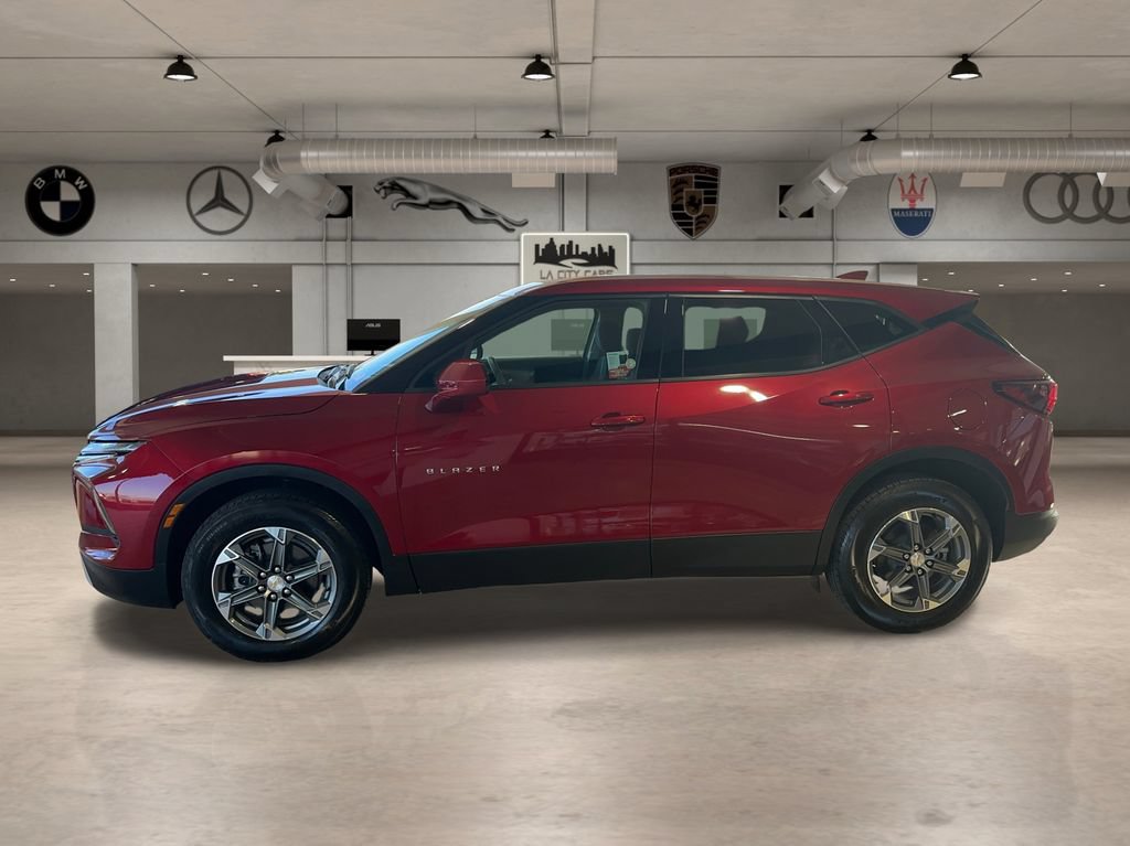 Used 2025 Chevrolet Blazer LT AWD/4WD image 2