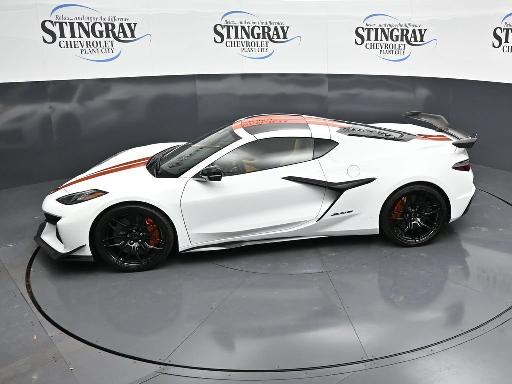 Used 2025 Chevrolet Corvette Z06 w/ Stealth Interior Trim Package RWD image 21