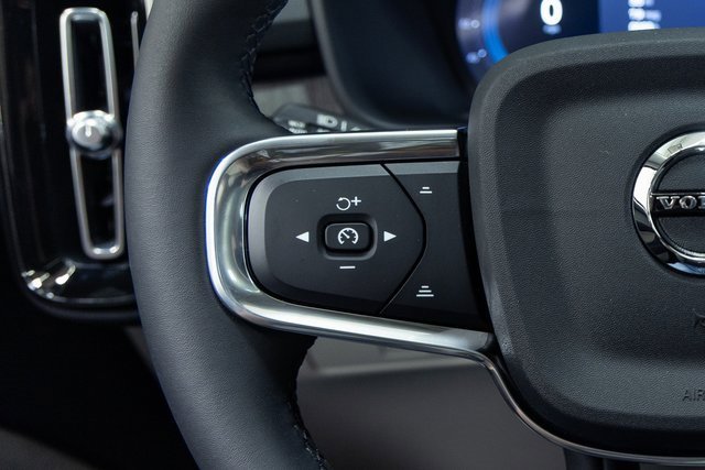 Used 2024 Volvo XC40 B5 Ultimate w/ Protection Package Premier image 21