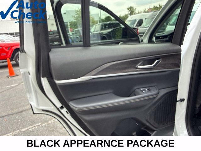Used 2023 Jeep Grand Cherokee Limited w/ Black Appearance Package AWD/4WD image 33
