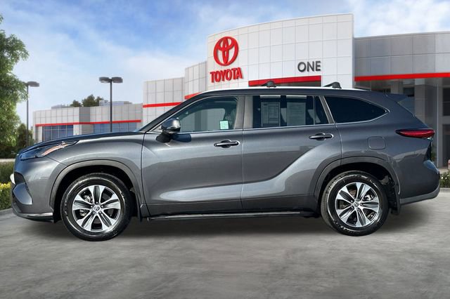 Certified 2023 Toyota Highlander XLE image 10