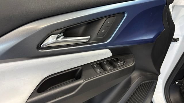 New 2025 Chevrolet Equinox EV LT FWD image 18