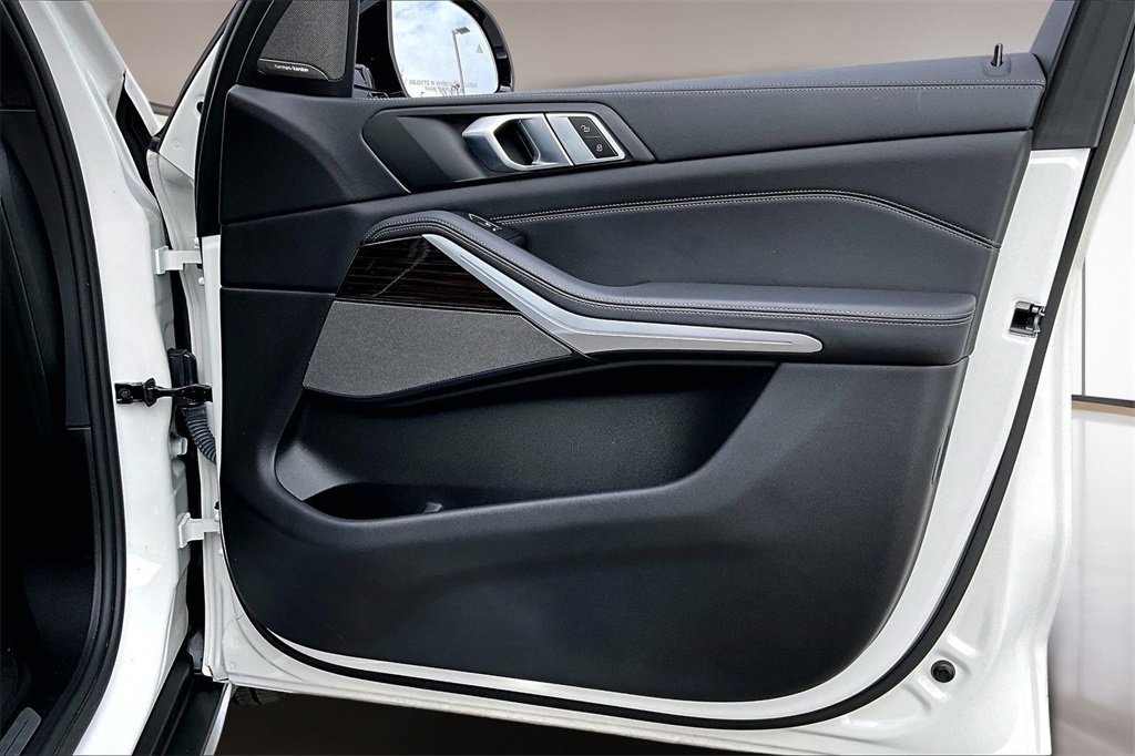 Used 2021 BMW X5 xDrive40i w/ Premium Package image 19