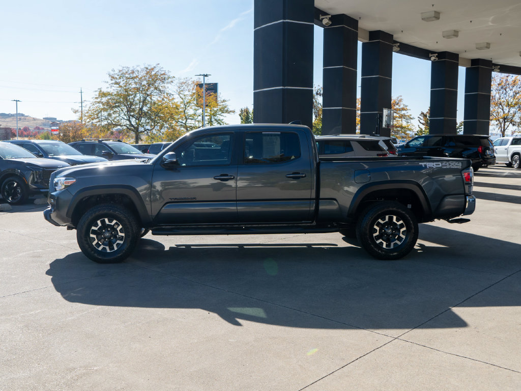 Used 2022 Toyota Tacoma TRD Off-Road AWD/4WD image 4