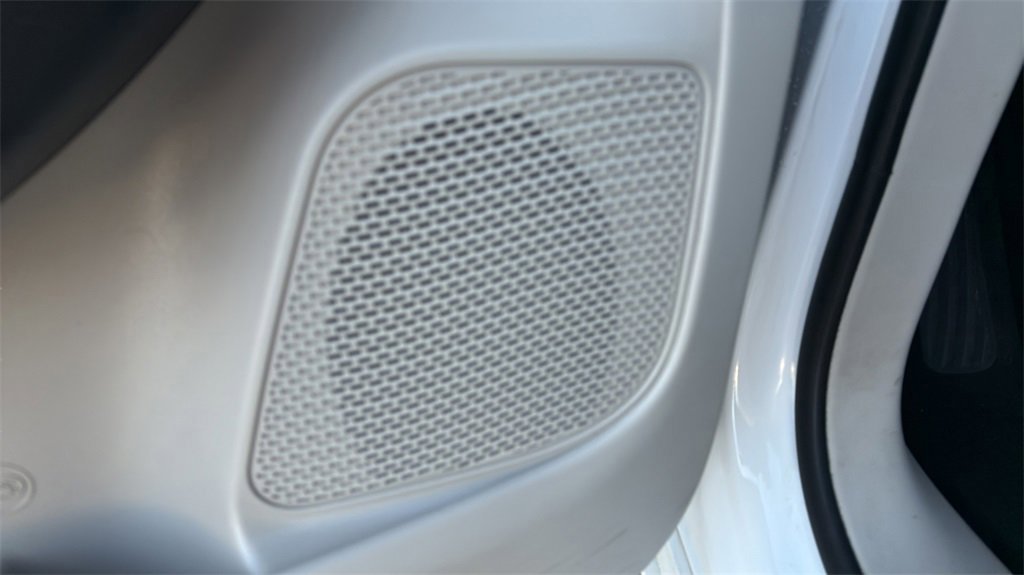 Used 2022 Chrysler Voyager LX image 34