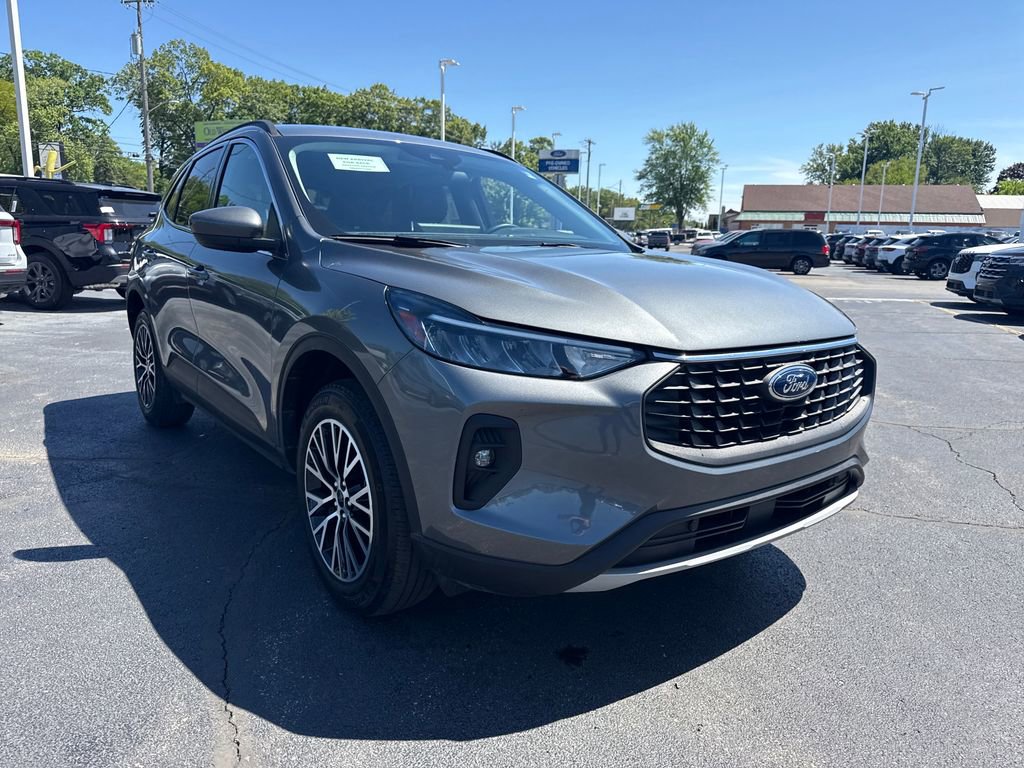 Used 2025 Ford Escape SE FWD image 4