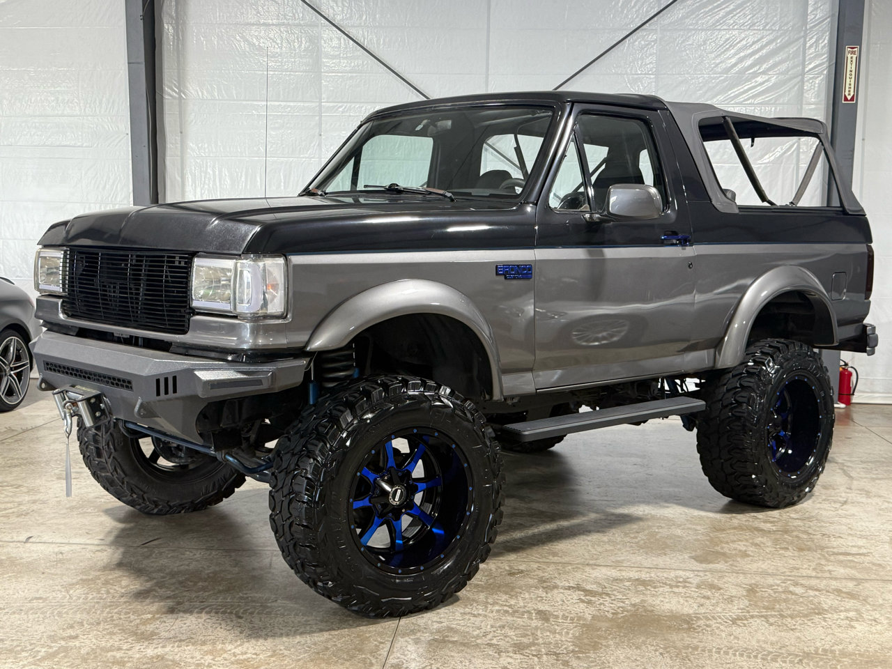 Used 1989 Ford Bronco Custom video 1