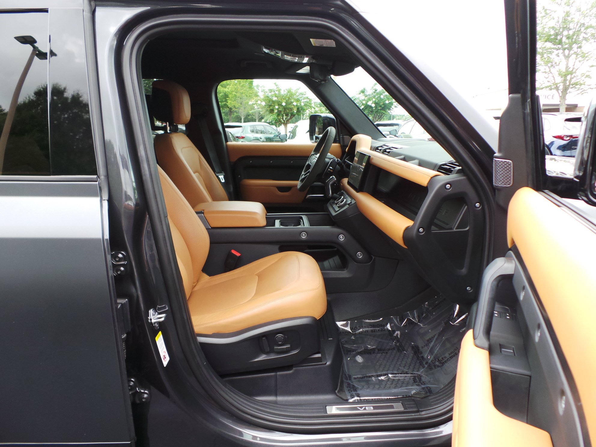 Used 2023 Land Rover Defender 110 V8 AWD/4WD image 47