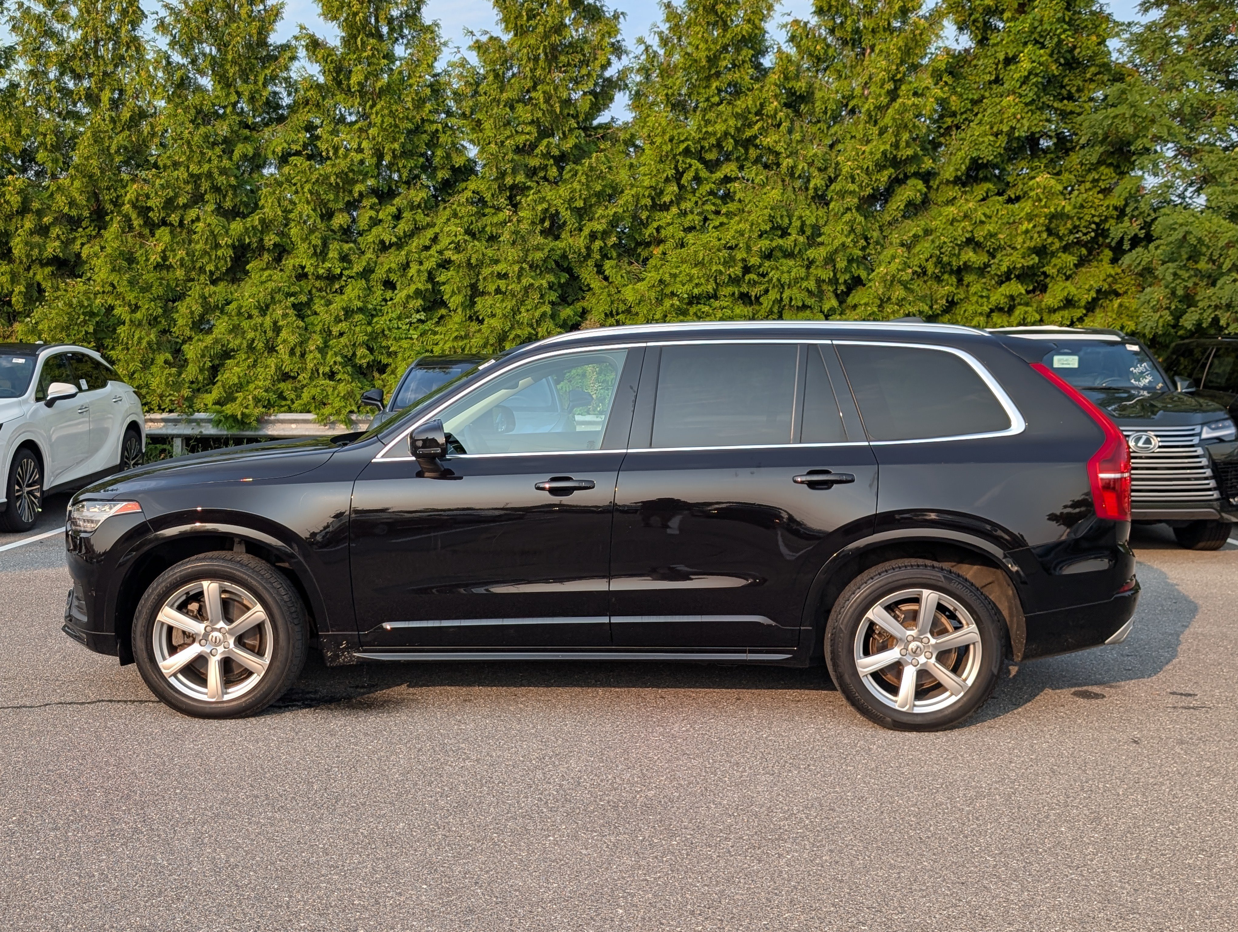 Used 2020 Volvo XC90 T6 Momentum AWD/4WD image 6