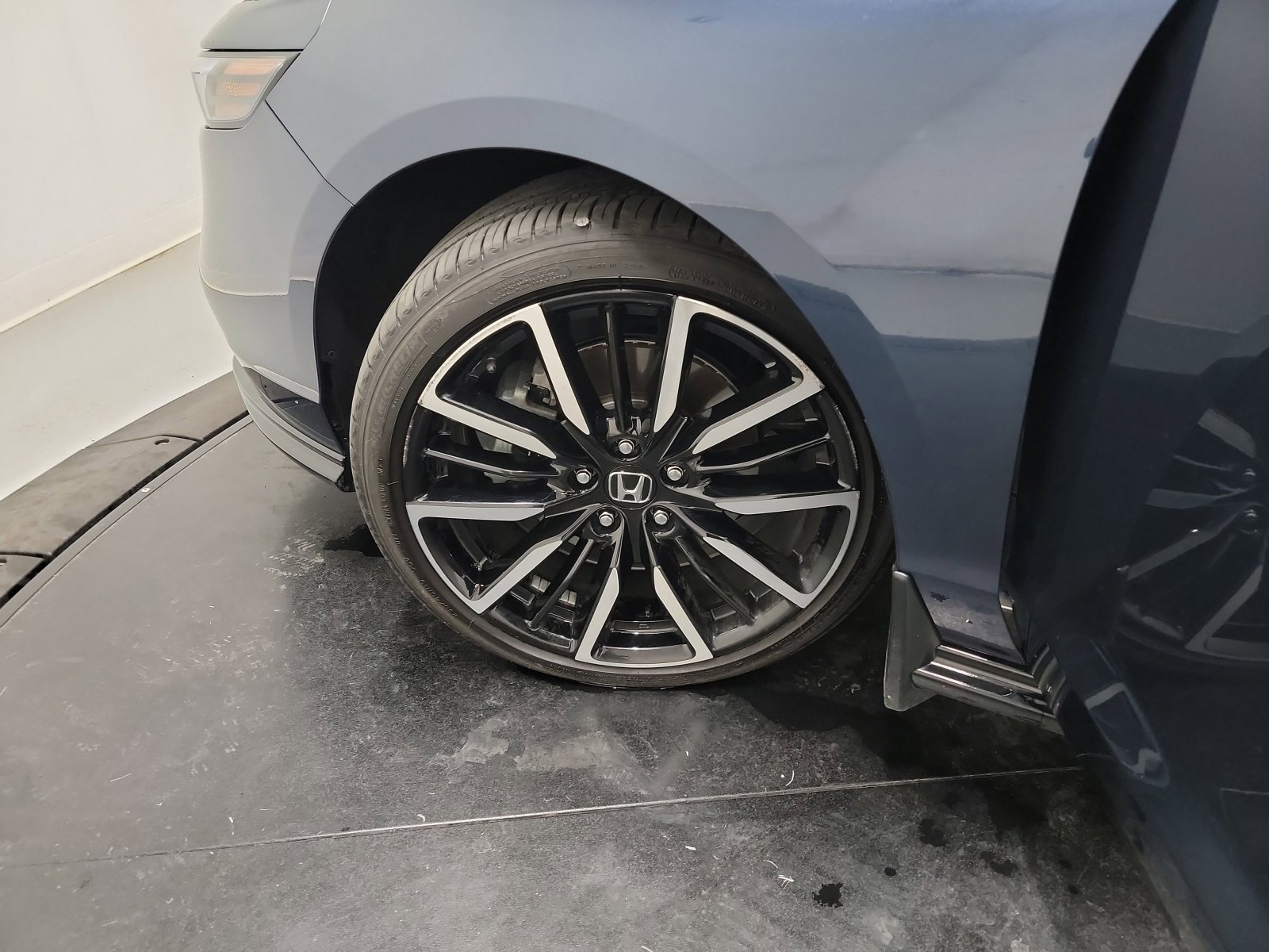 Certified 2025 Honda Accord Touring image 30