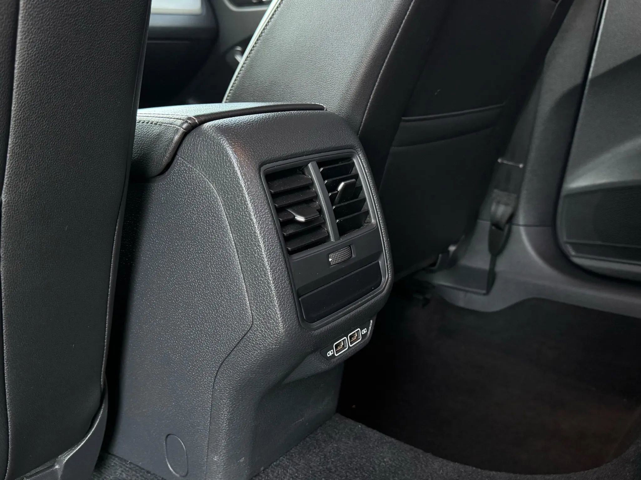 Used 2020 Volkswagen Passat 2.0T SE image 30