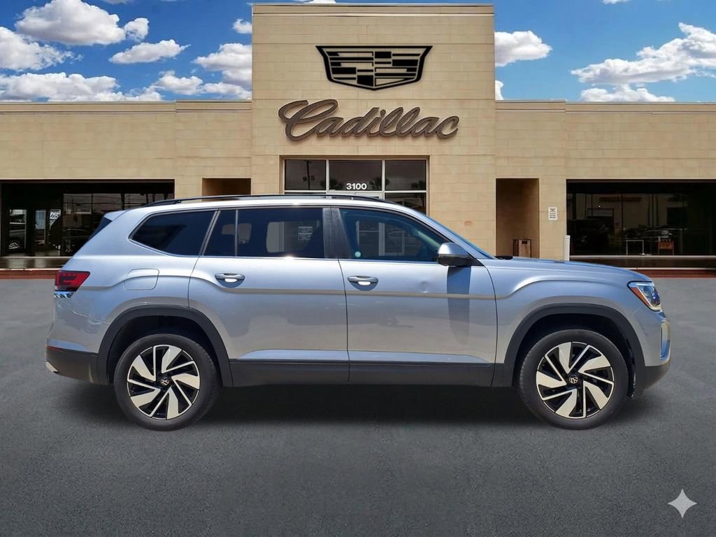 Used 2025 Volkswagen Atlas SE FWD image 2