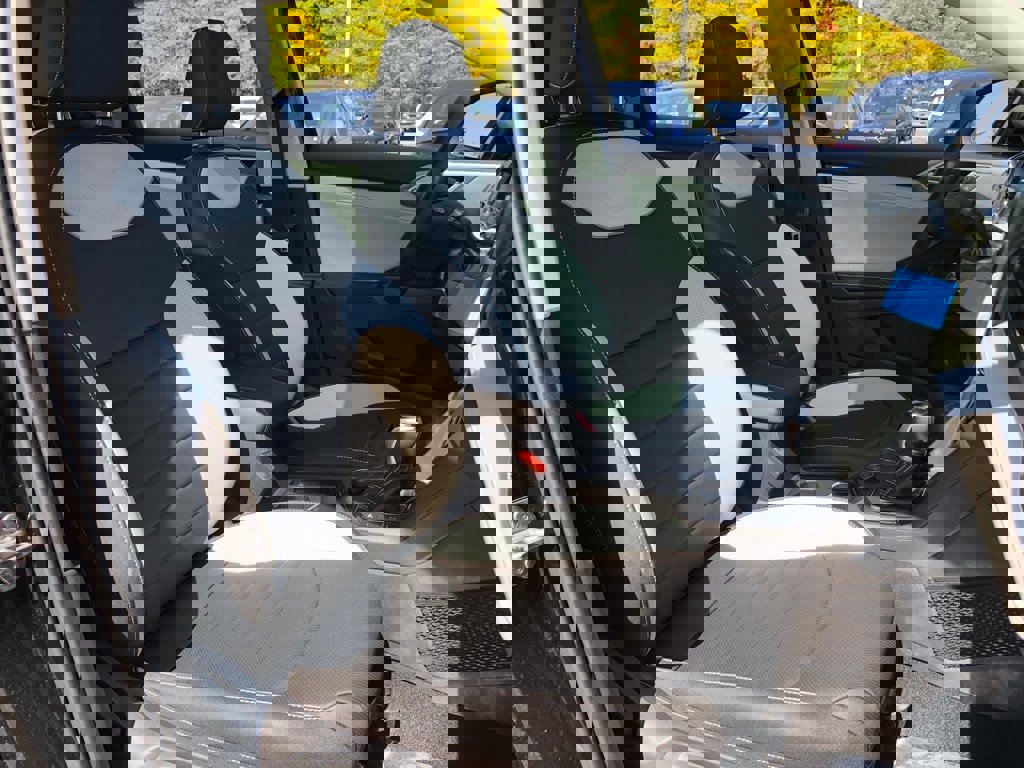 New 2025 Volkswagen Taos SEL image 33