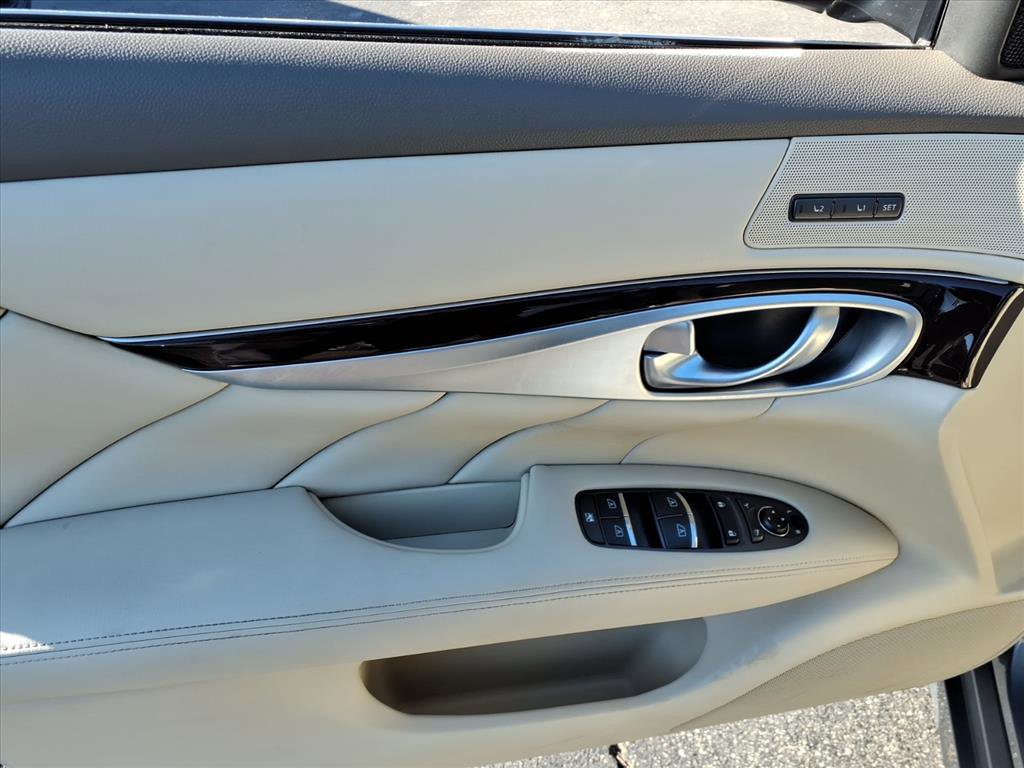 Used 2016 INFINITI Q70 3.7 image 18