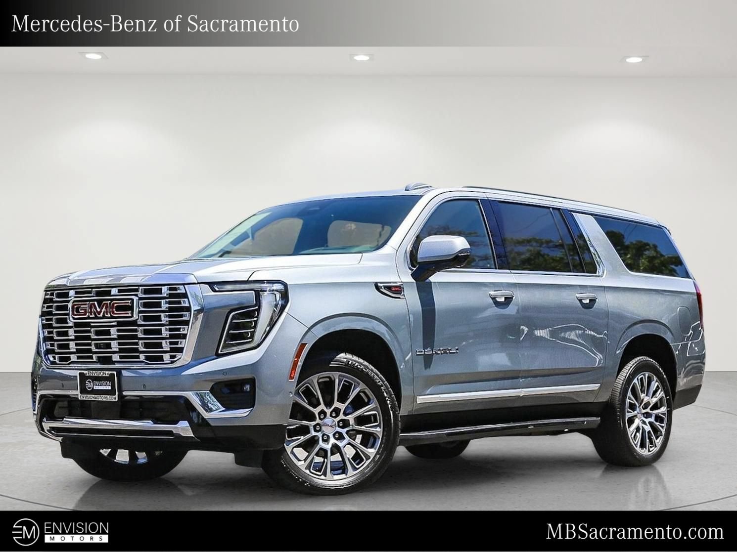 Used 2025 GMC Yukon XL Denali AWD/4WD image 1