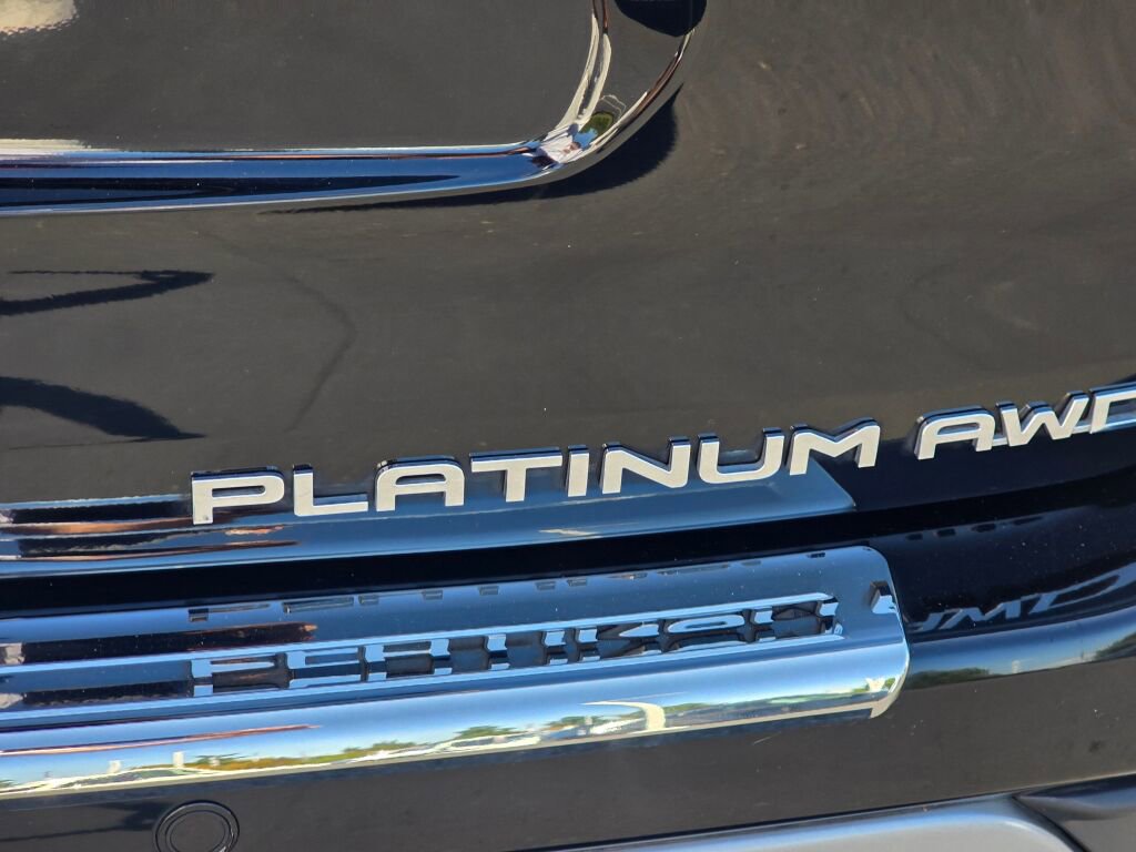 Used 2024 Toyota Highlander Platinum image 16