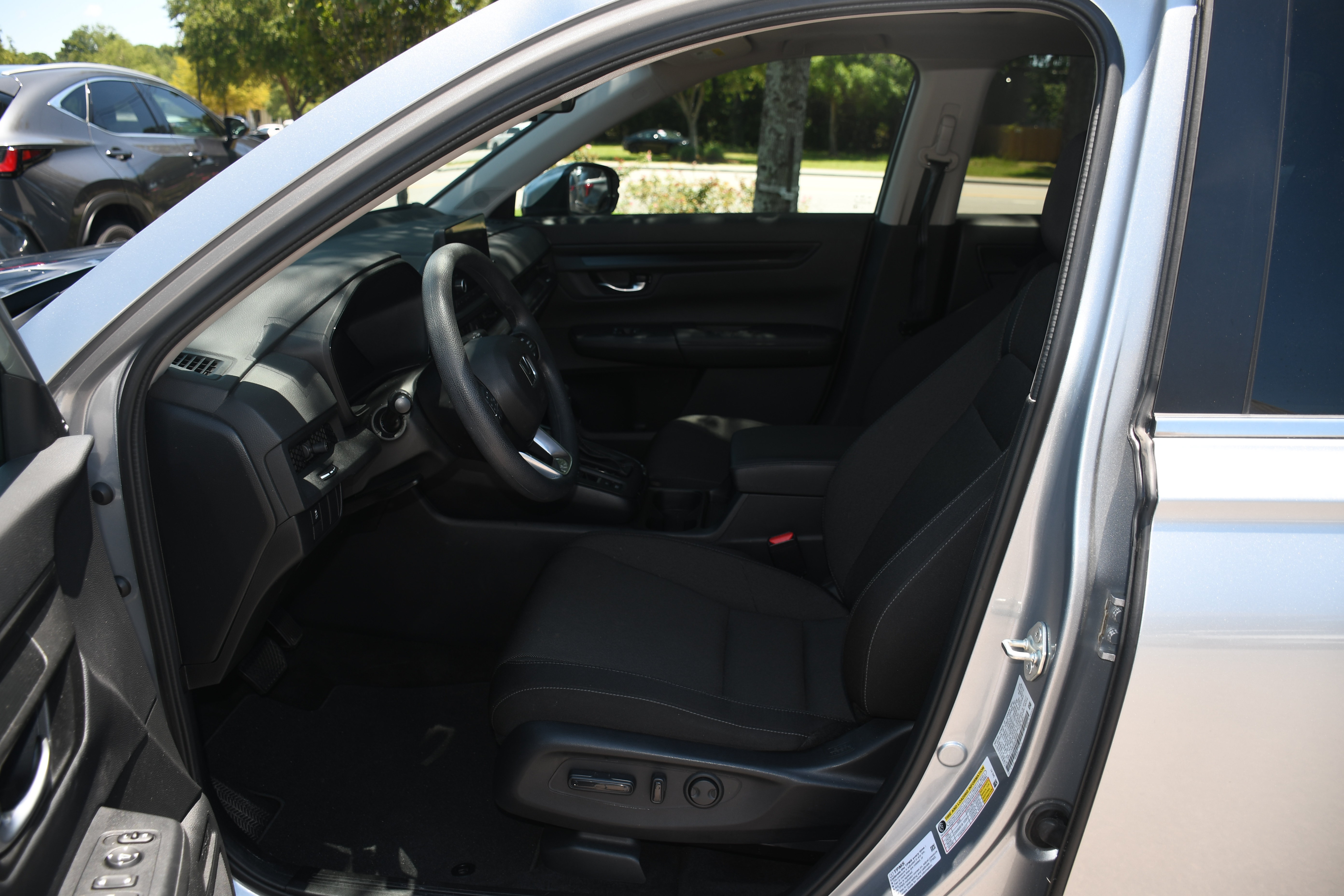 Used 2025 Honda CR-V EX image 4