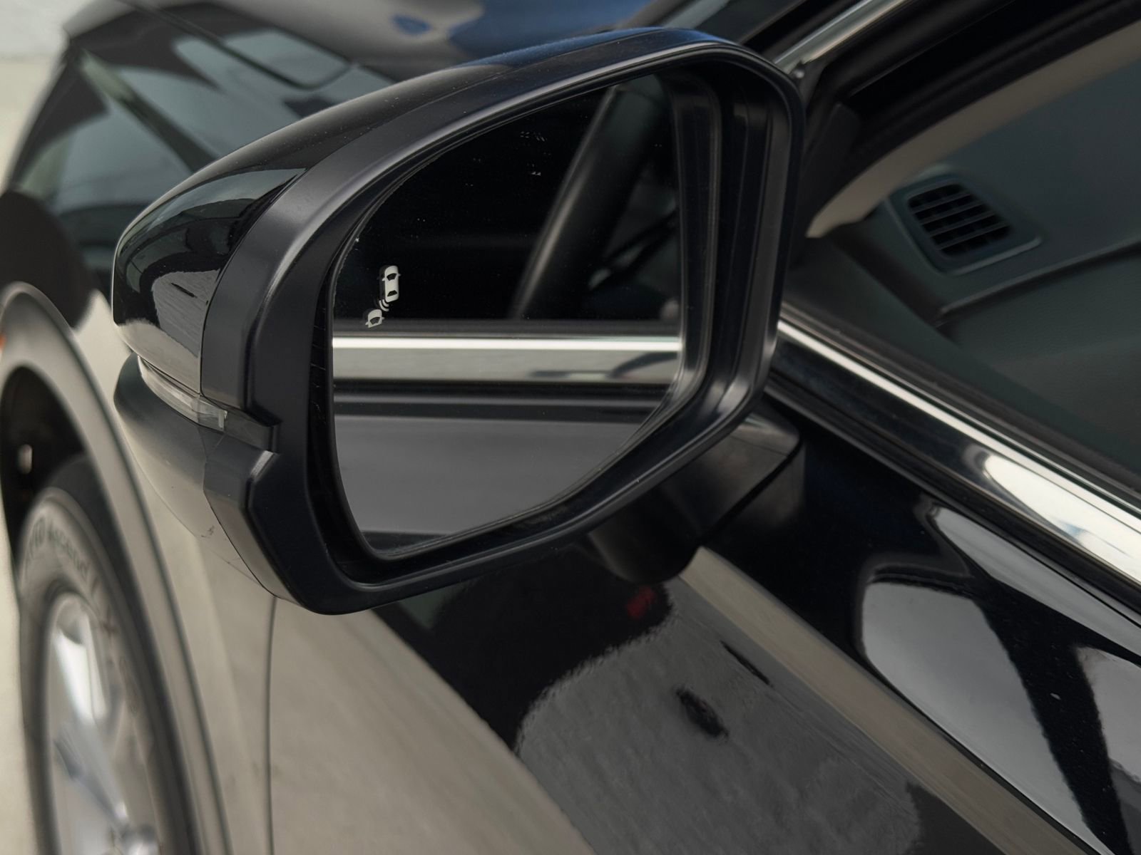 Used 2025 Honda CR-V EX-L image 34