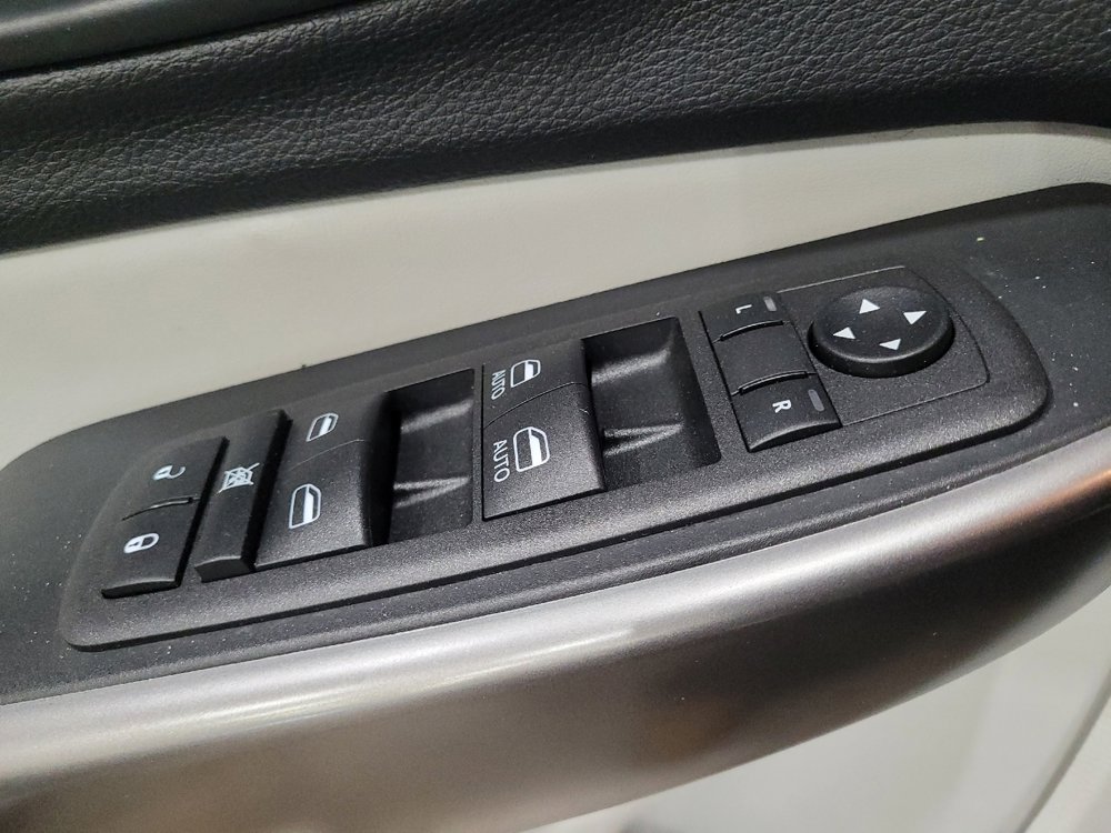 Used 2019 Jeep Cherokee Limited w/ Technology Group image 27
