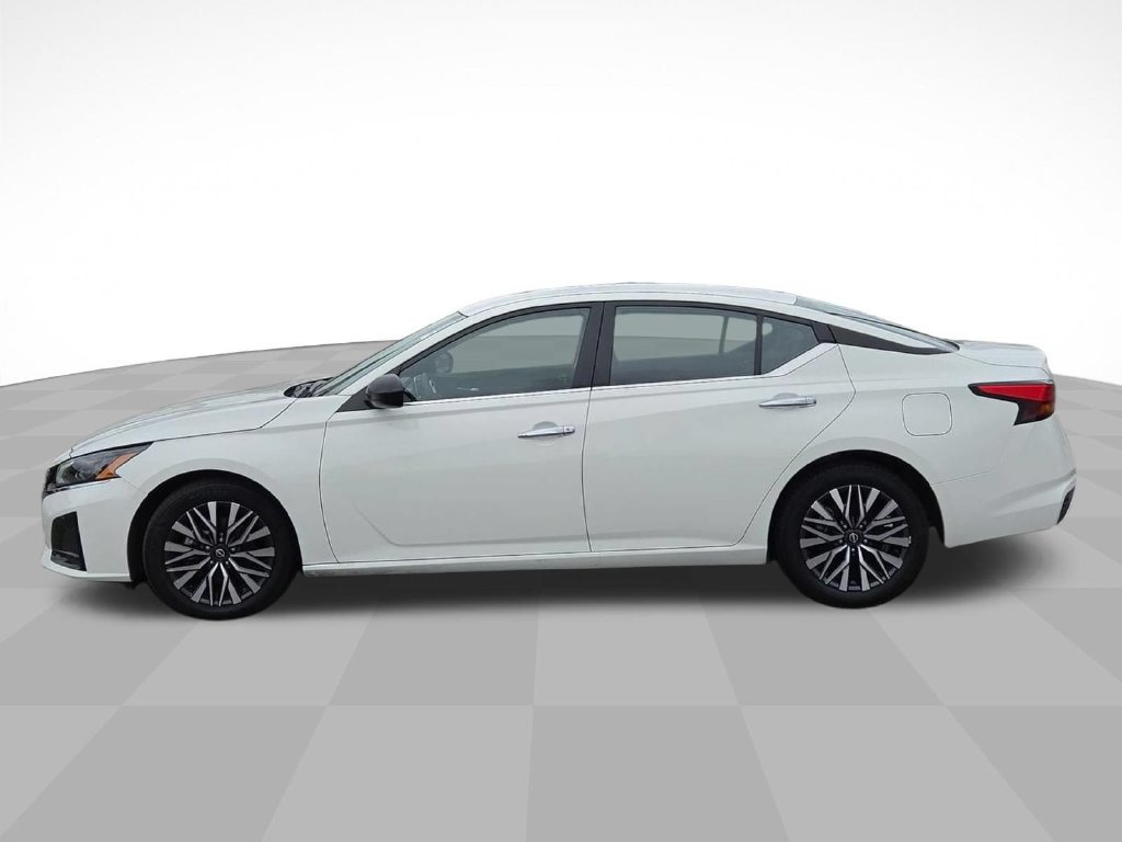 Used 2025 Nissan Altima 2.5 SV FWD image 6